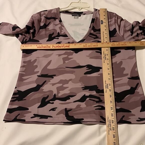 Venus extra-large V-neck half sleeve top Brown and black Camouflage - Picture 6 of 6